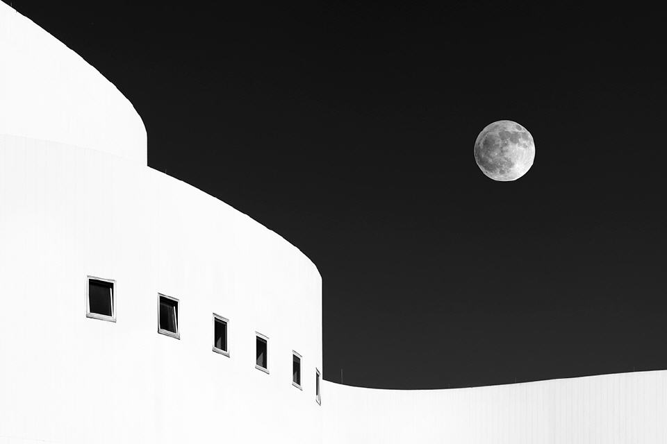 Steffen Mahler - six windows and a moon